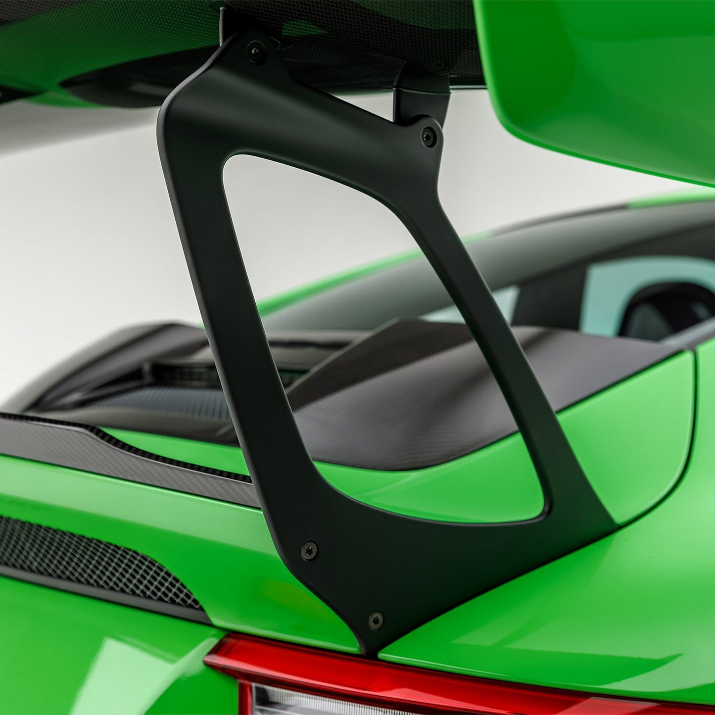 Vorsteiner Porsche 991.2 GT2RS Extended Wing Risers