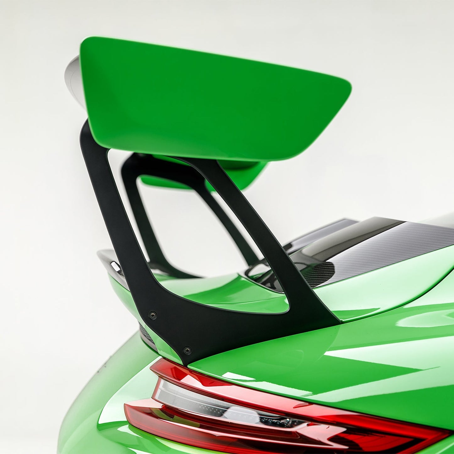 Vorsteiner Porsche 991.2 GT2RS Extended Wing Risers