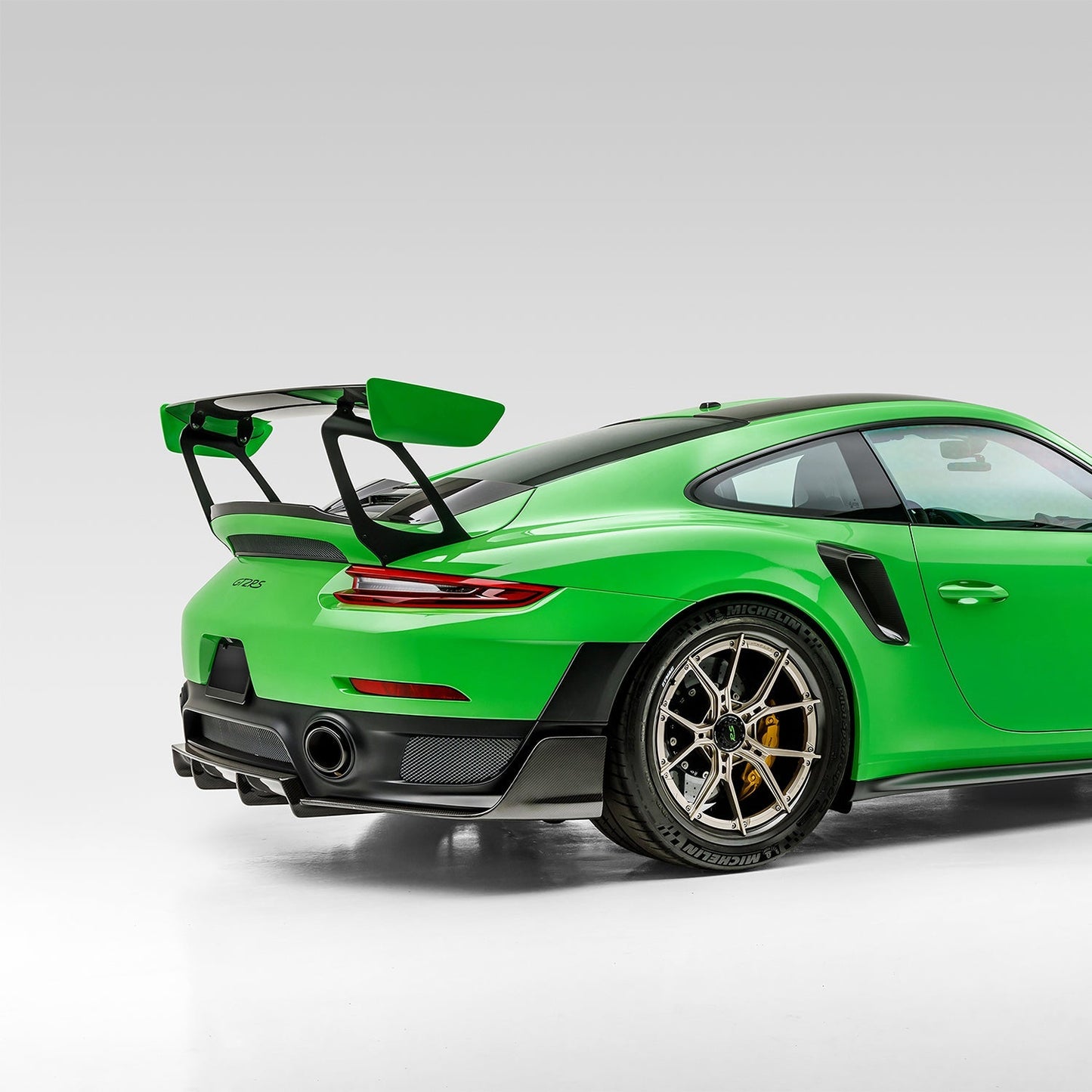 Vorsteiner Porsche 991.2 GT2RS Extended Wing Risers